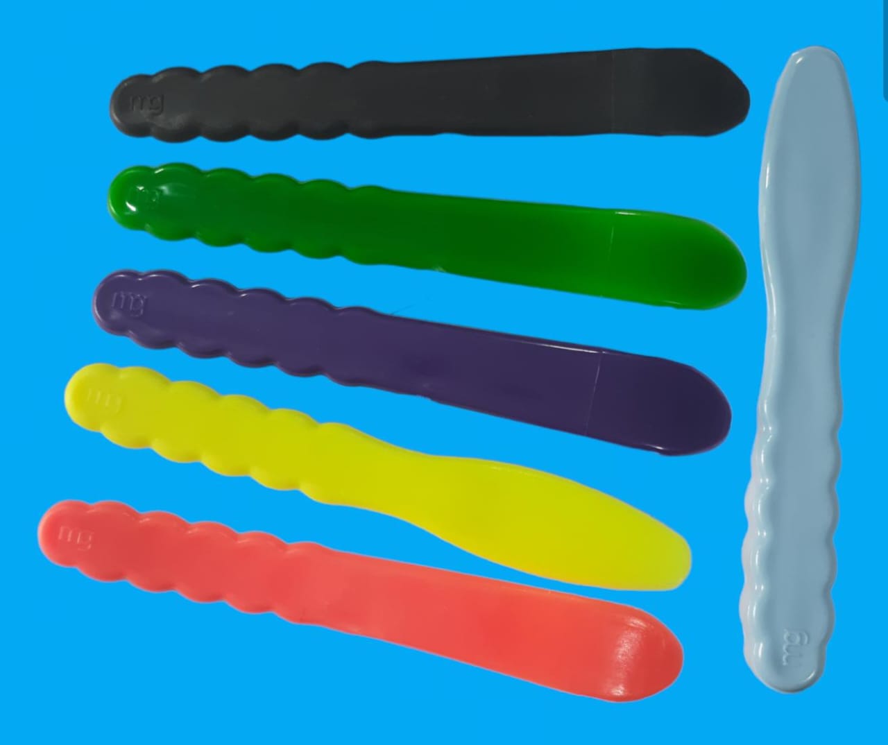 Plastic spatula